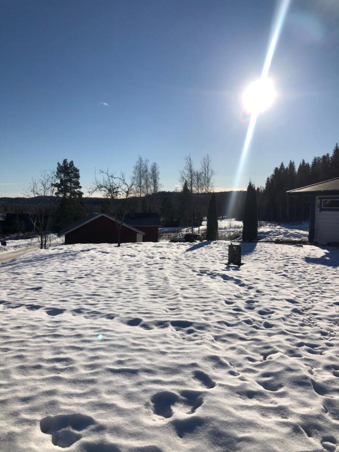 Mysig Timmerstuga Med Braskamin Naera Hovfjaellet Torsby Luaran gambar