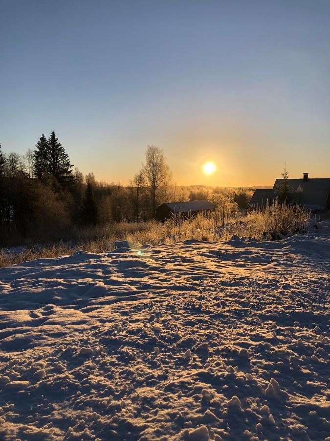 Mysig Timmerstuga Med Braskamin Naera Hovfjaellet Torsby Luaran gambar