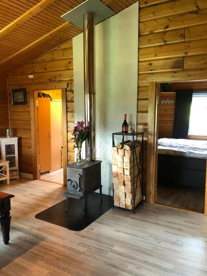 Mysig Timmerstuga Med Braskamin Naera Hovfjaellet Torsby Luaran gambar
