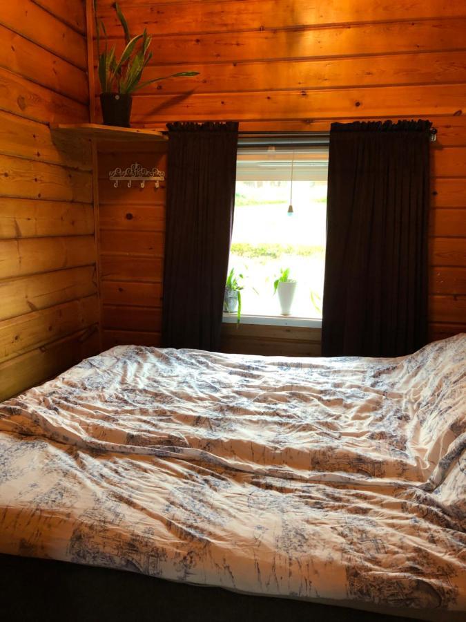 Mysig Timmerstuga Med Braskamin Naera Hovfjaellet Torsby Luaran gambar